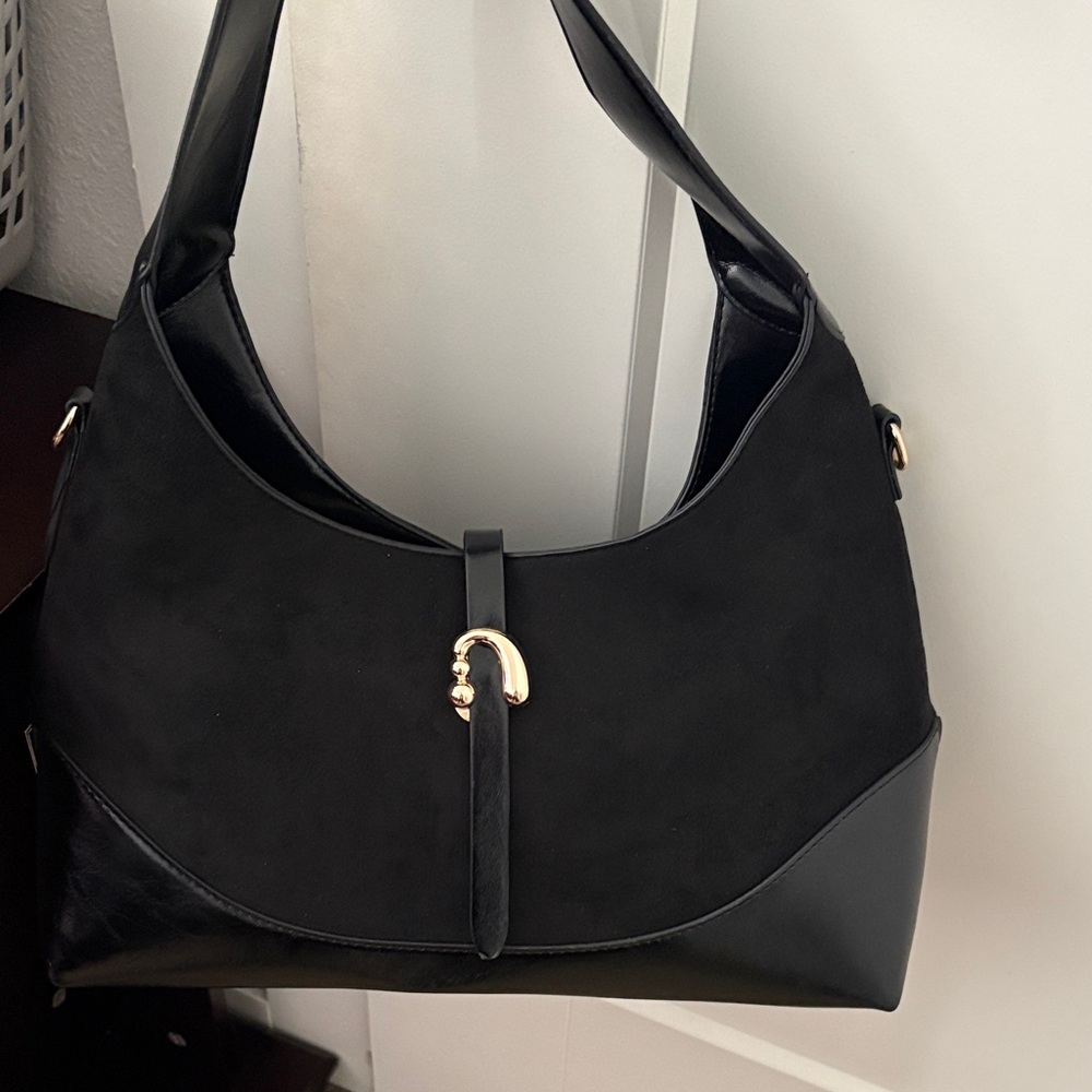 Chic Black Shoulder Bag